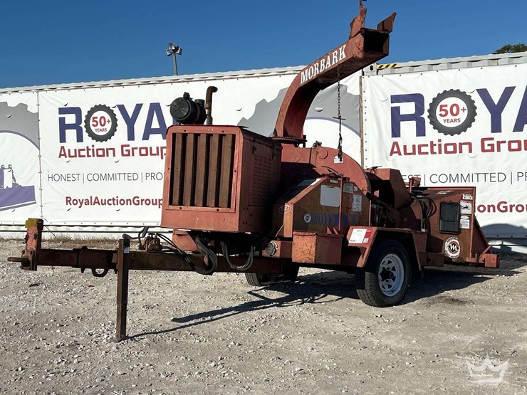 2000-morbark-towable-brush-chipper-image-1