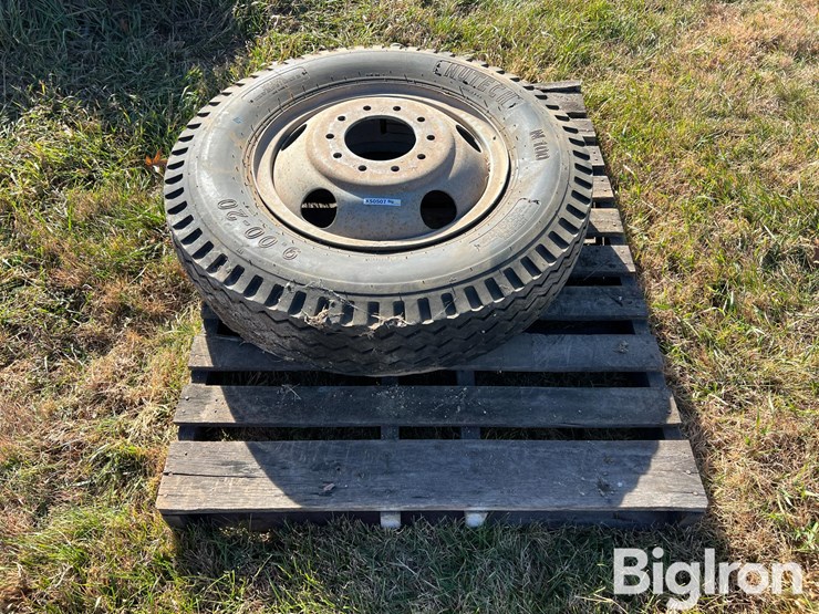 9.00-20-truck-tire-image-1