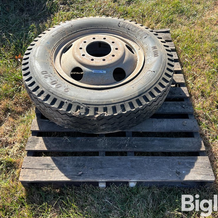 9.00-20 Truck Tire