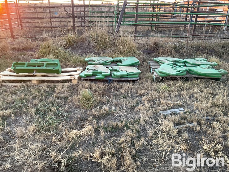 john-deere-suitcase-weights-&-bracket-image-2