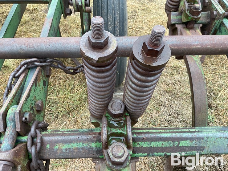 john-deere-field-cultivator-image-17