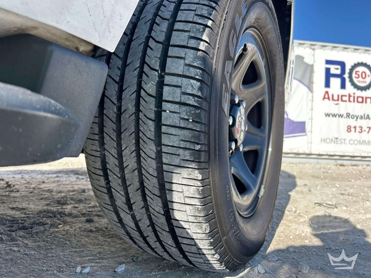 2018-chevrolet-tahoe-image-26