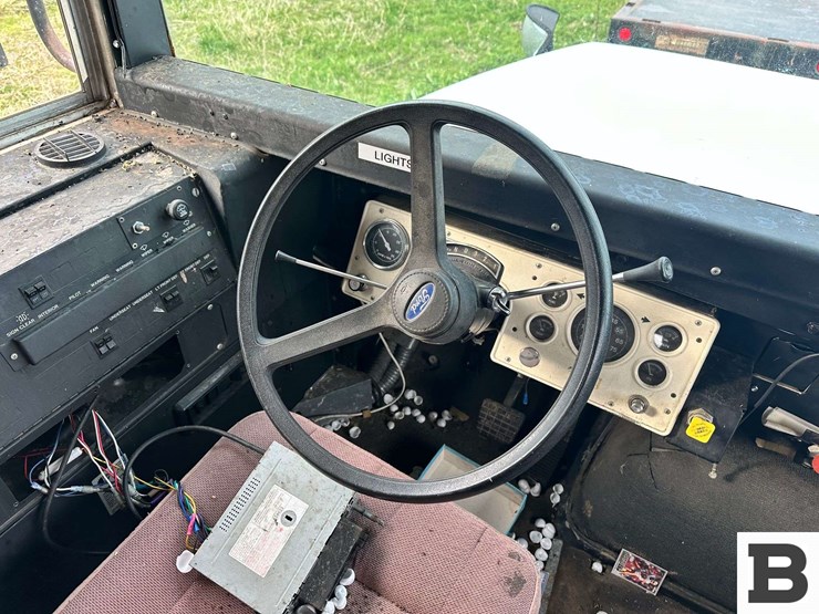 1988-ford-b700-image-37