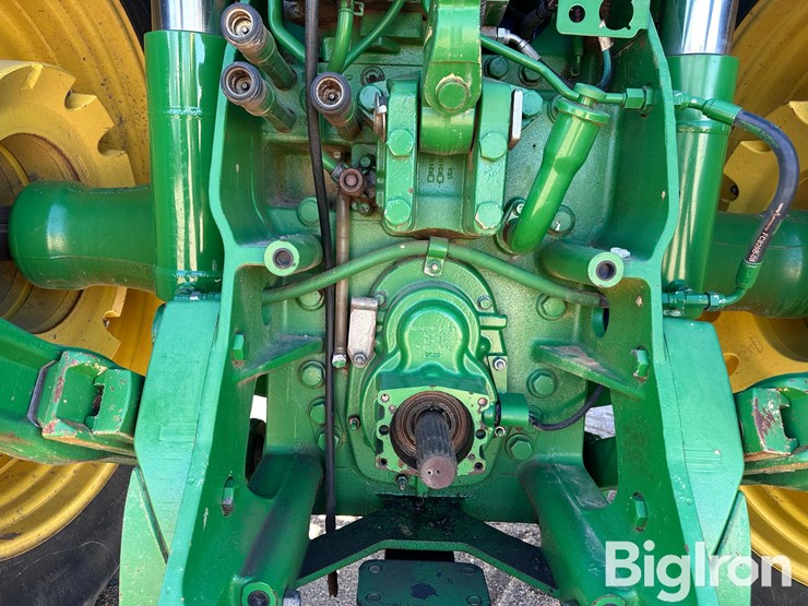 john-deere-8260r-image-10