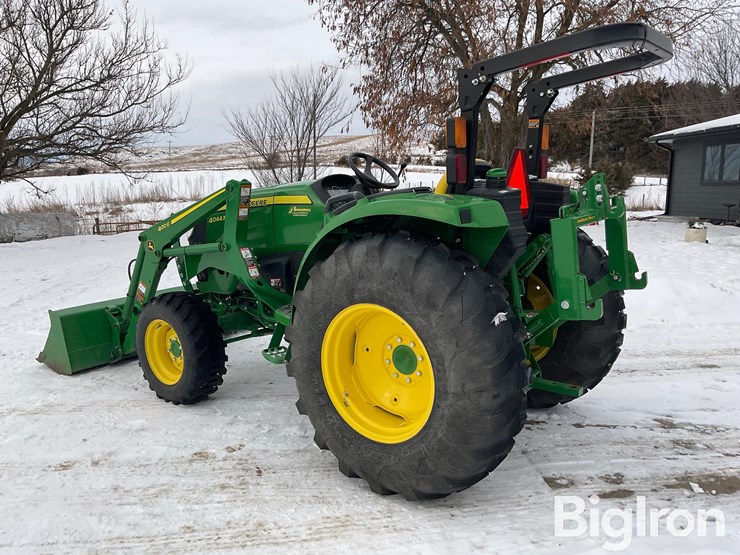 john-deere-4044m-image-7