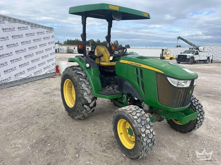 2016-john-deere-4044r-42hp-4wd-utility-tractor-image-2
