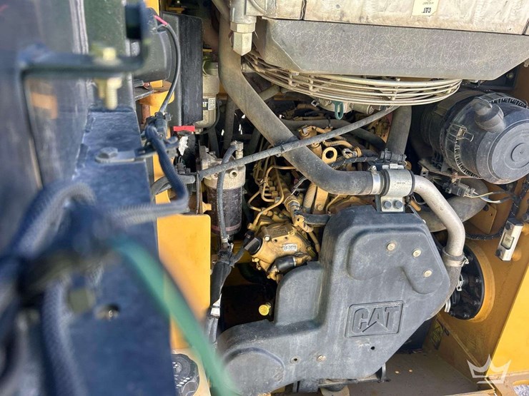 2017-caterpillar-249d-compact-track-loader-skid-steer-image-8