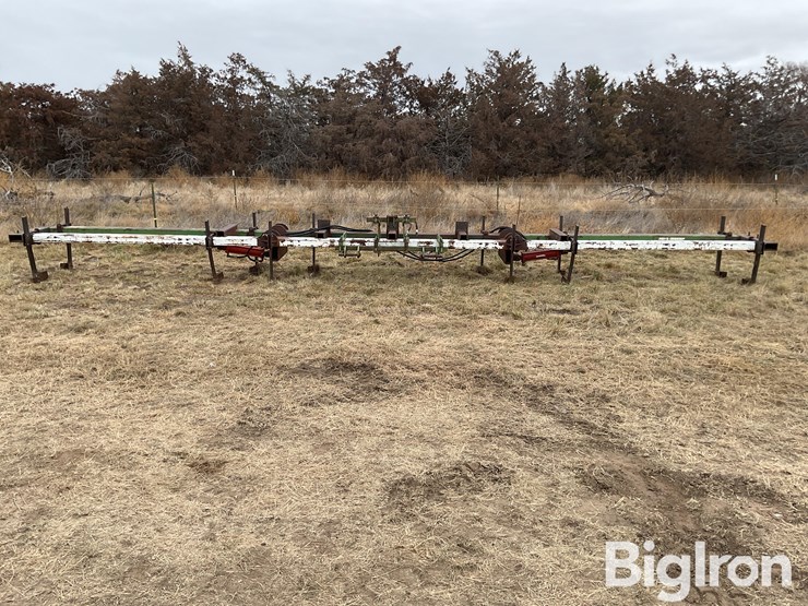 hydraulic-folding-tool-bar-image-2