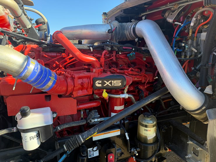 peterbilt-589-image-55