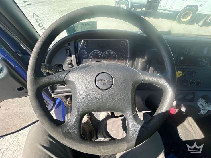 2018-freightliner-m2-106-image-15