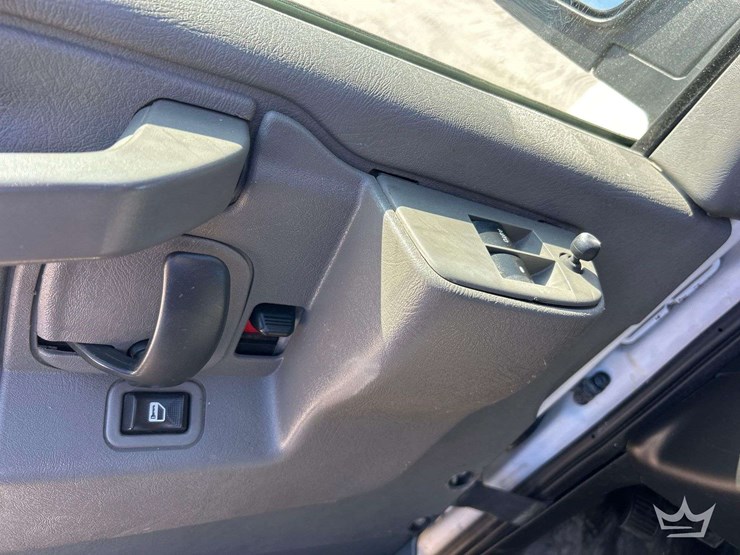 2017-chevrolet-express-2500-image-12