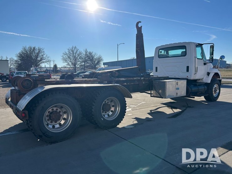 international-7400-image-41