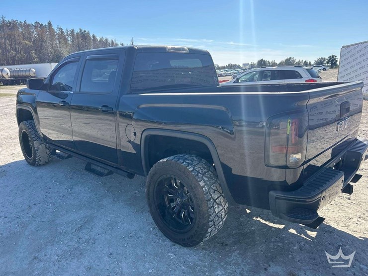 2014-gmc-sierra-slt-4x4-crew-cab-pickup-truck-image-4