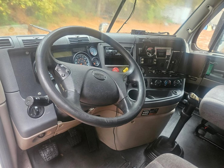 #177-•-benefit-lot-2015-freightliner-cascadia-450-semi-truck*-image-5