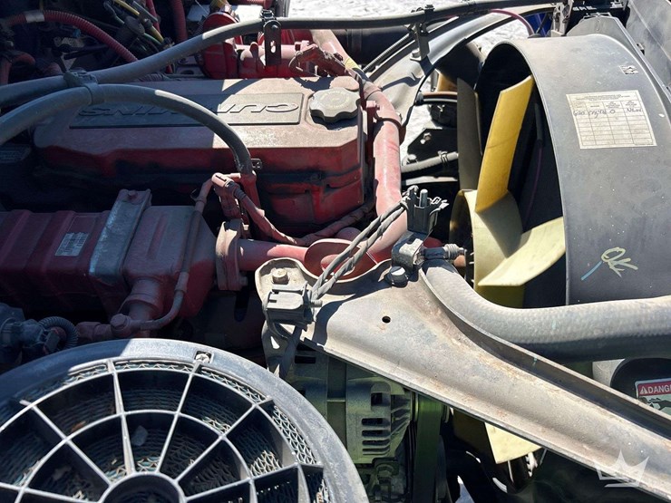 2018-freightliner-m2-106-image-11