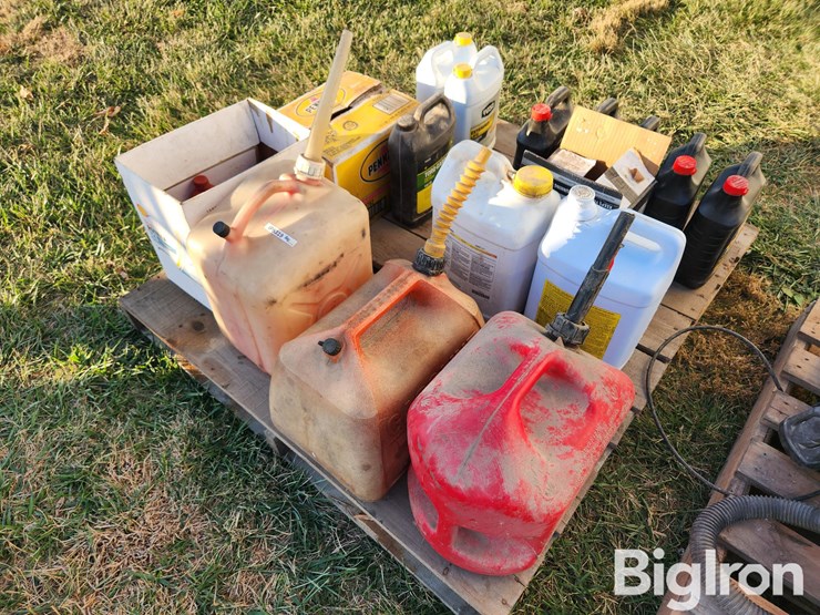 gas-cans-&-lubricants-image-1