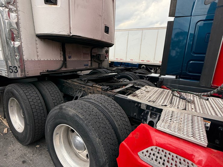 2020-peterbilt-579-image-21