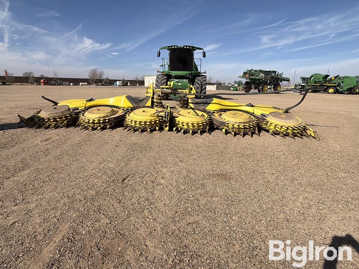 2024-john-deere-772-image-2