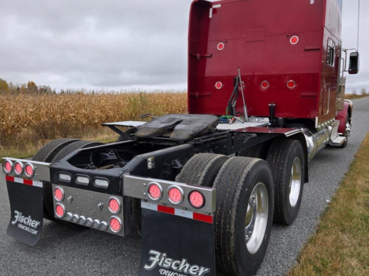 2023-peterbilt-389-image-5