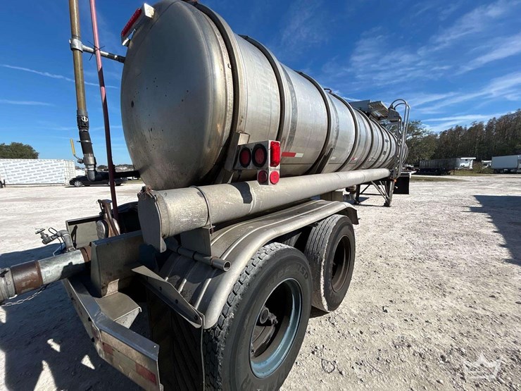 1981-kari-kool-6,500-gallon-t/a-tanker-trailer-image-3