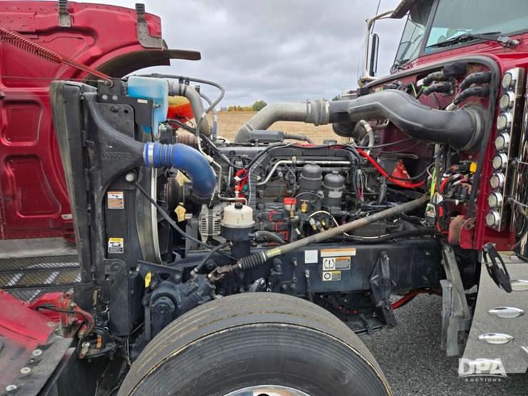 2023-peterbilt-389-image-9