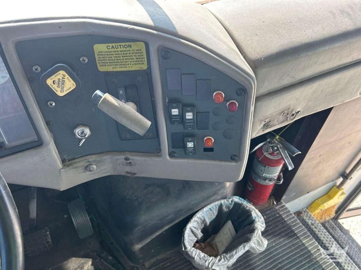 2003-ic-corporation-3000ic-school-bus-image-15