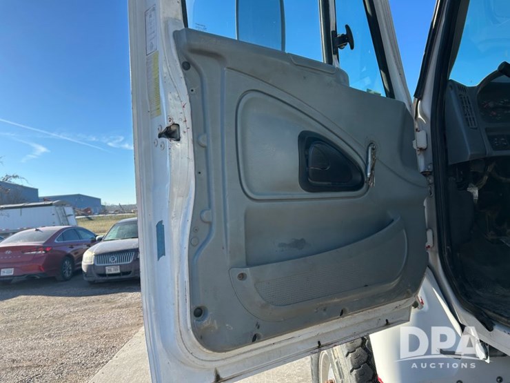 international-7400-image-55