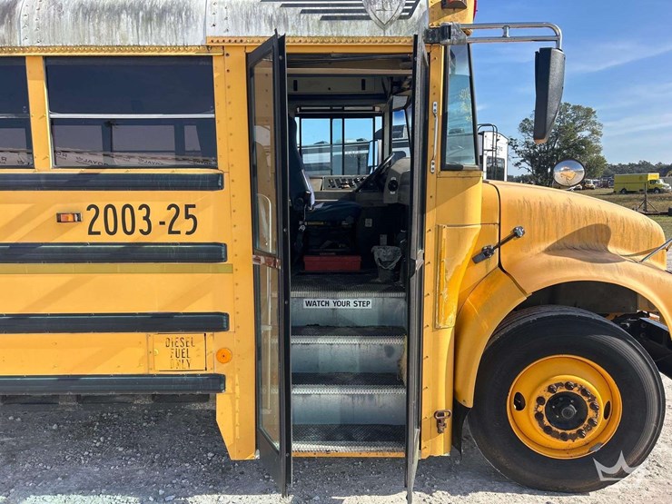 2003-ic-corporation-3000ic-school-bus-image-10