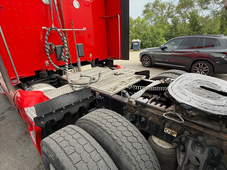 2020-peterbilt-579-image-5