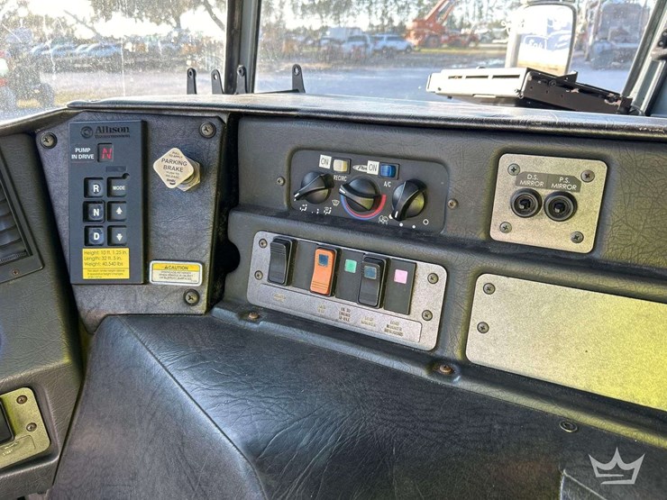 2004-pierce-tilt-crew-cab-pumper-fire-truck-image-16