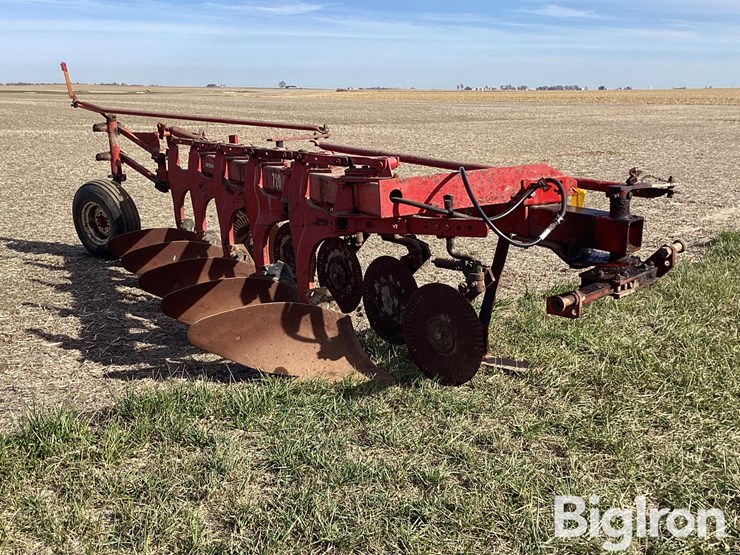 international-720-image-3