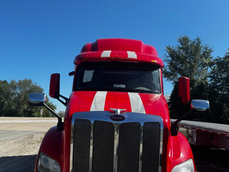 2020-peterbilt-579-image-3