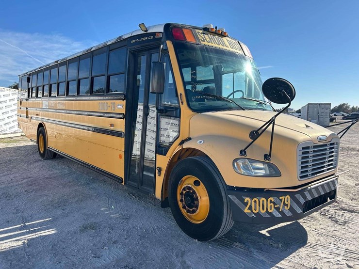 2007-frienghtliner-b2-school-bus-image-2