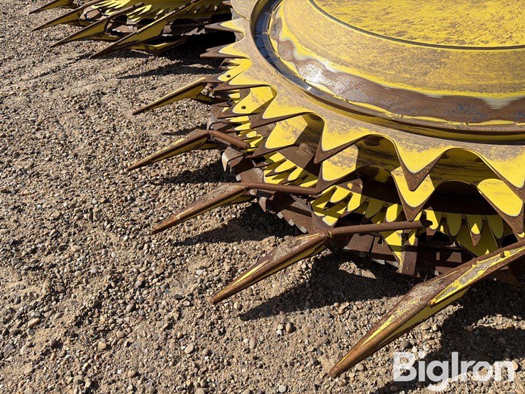 2024-john-deere-772-image-16