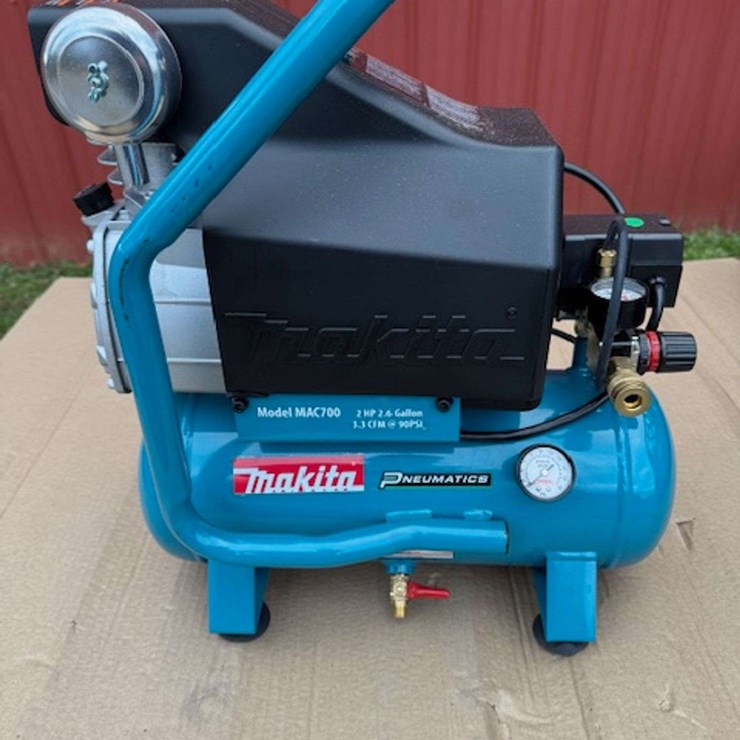 UNUSED MAKITA 2.6 GALLON AIR COMPRESSOR