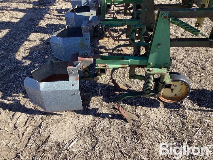 john-deere-845-image-11