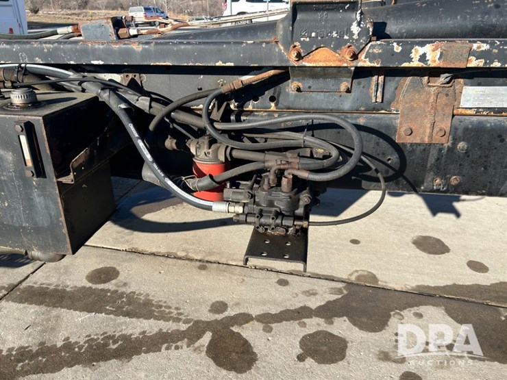 international-7400-image-30