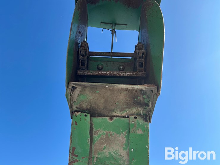 john-deere-300-image-18