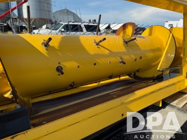 2023-new-holland-790cp-image-5