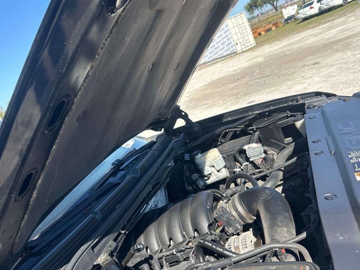 2014-gmc-sierra-slt-4x4-crew-cab-pickup-truck-image-8