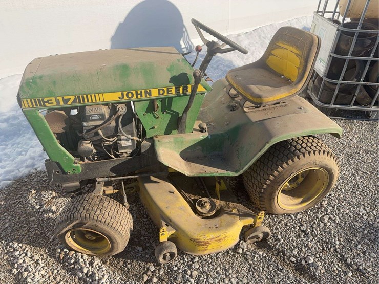 john-deere-317-image-1