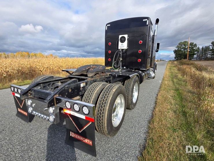 2019-kenworth-w900-image-7