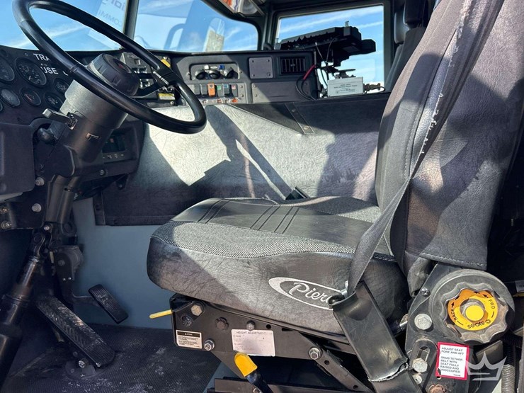 2001-pierce-spartan-model-tilt-pumper-fire-truck-image-7