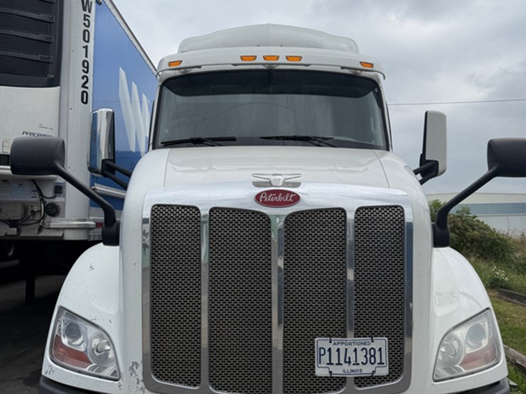 2019-peterbilt-579-image-2