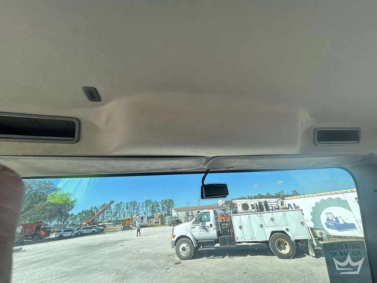 2018-freightliner-m2-106-image-21