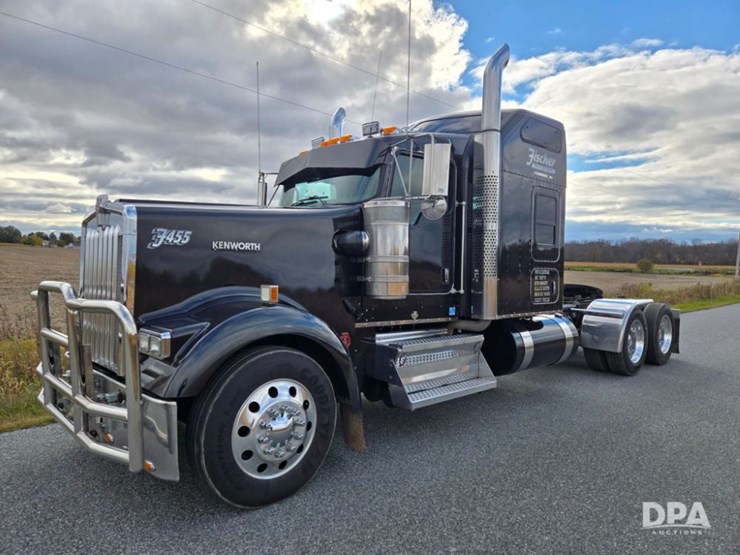 2019-kenworth-w900-image-1