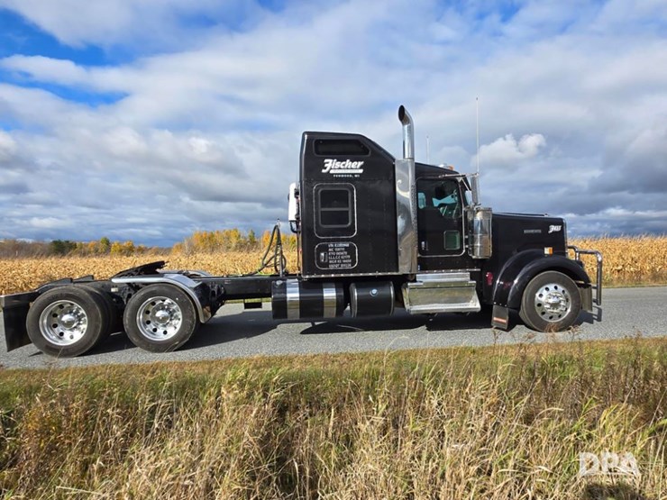 2019-kenworth-w900-image-4