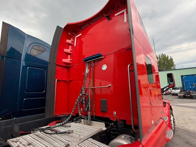 2020-peterbilt-579-image-23