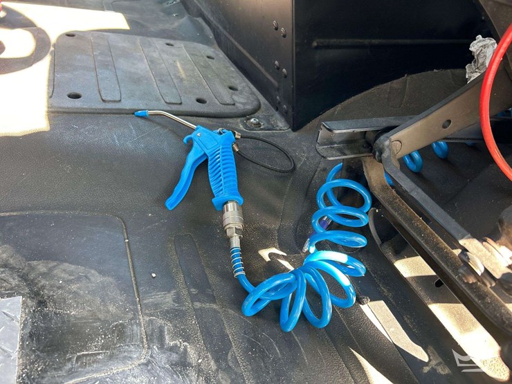 2018-freightliner-m2-106-image-22