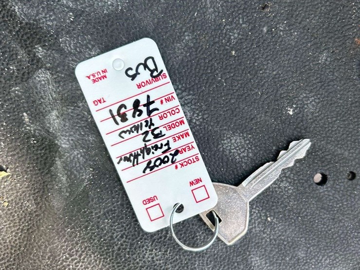 2008-freightliner-b2-image-35